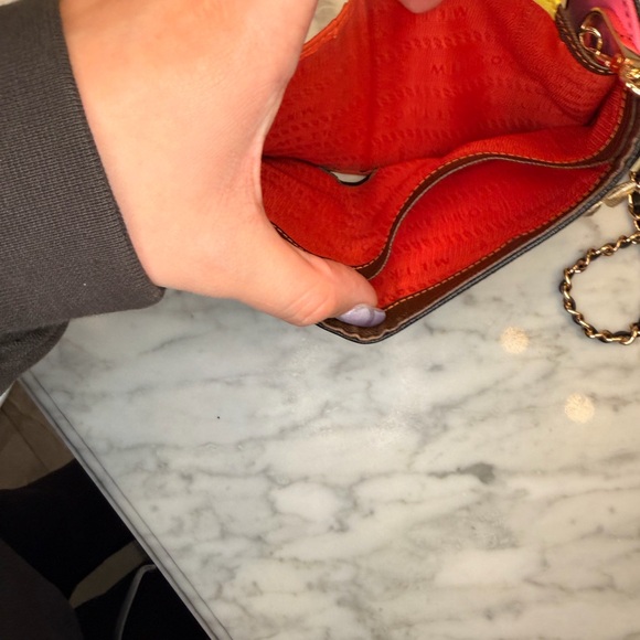 Metrocity Black Crossbody Wallet with Gold Chain EUC - Picture 6 of 8